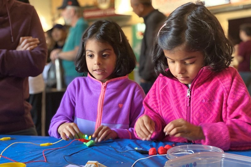 Two girls with squishy circuits 3.2